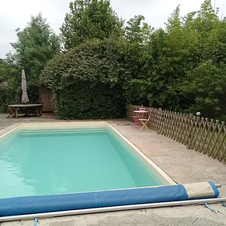 Rez-de-jardin Piscine Chauffee Et Jardin Privatifs *