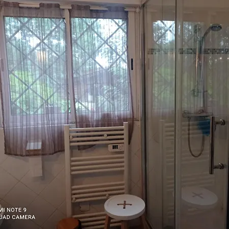Prázdninový dům Rez-de-jardin Piscine Chauffee Et Jardin Privatifs